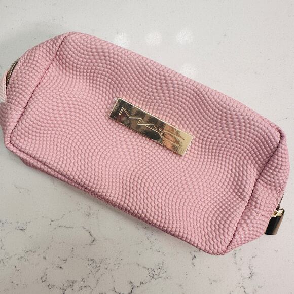MAC Cosmetics NEW Pebbled Pink Cosmetics Makeup Travel Bag with Gold Hardware - Picture 3 of 8